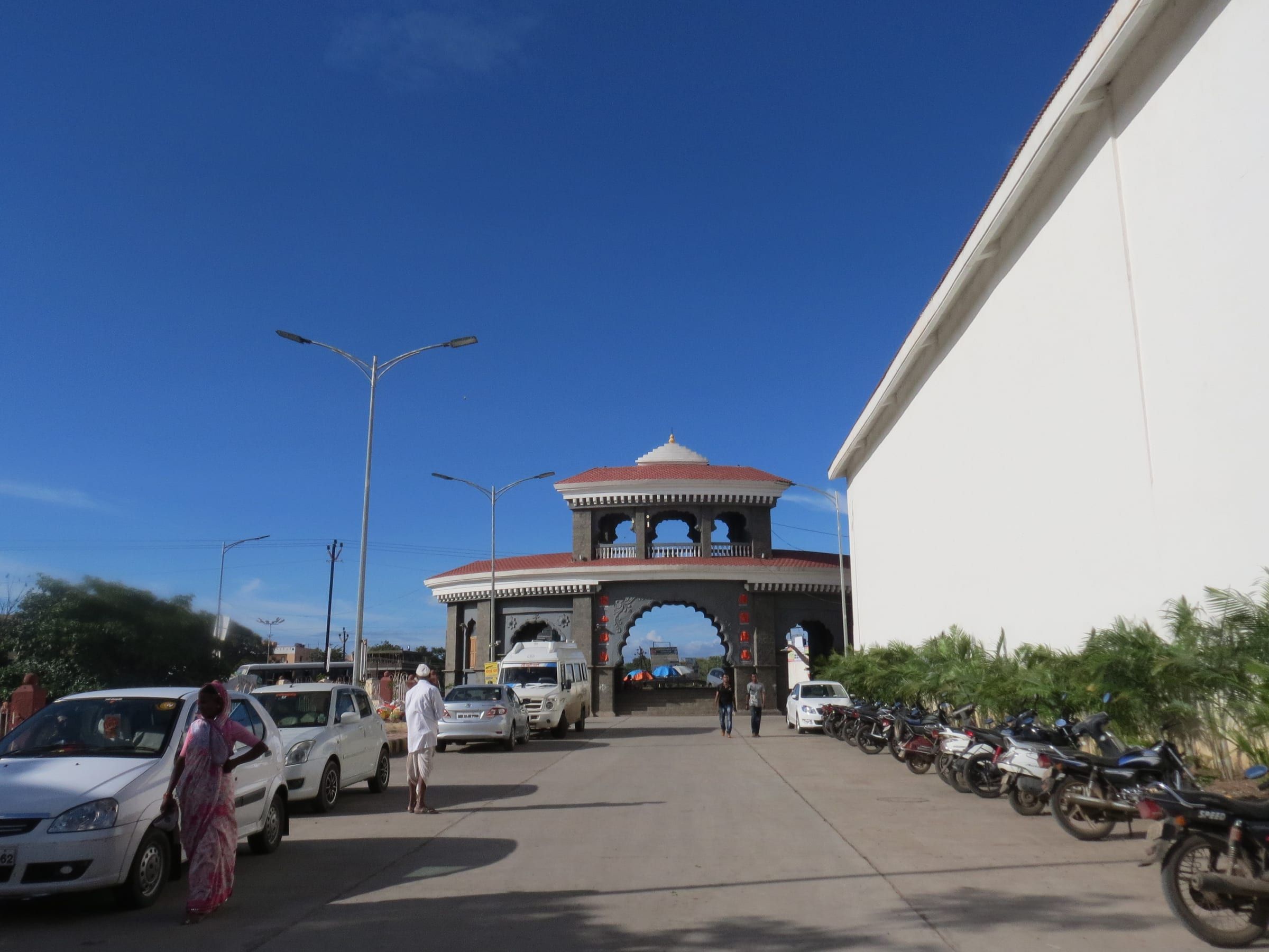 The entrance gate of the Mahaganapati temple at Ranjangaon
