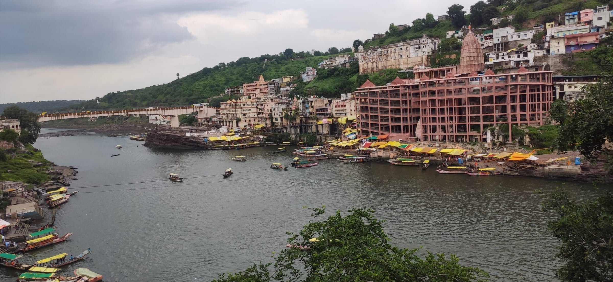 Mandhata island in the Narmada, with the Omkareshwar temple and town on its banks