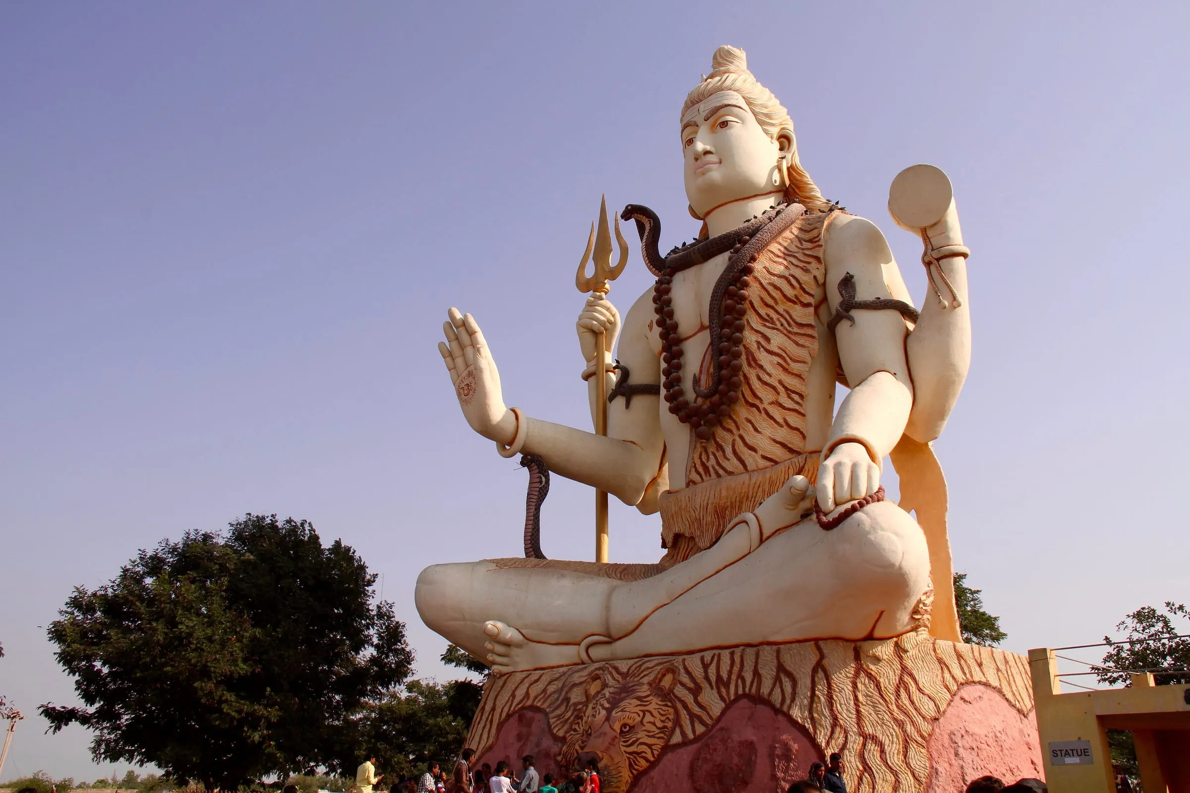 The large seated statue of Shiva in the grounds of Nageshwar Temple
